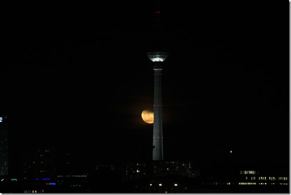 Mond und Fernsehturm Berlin